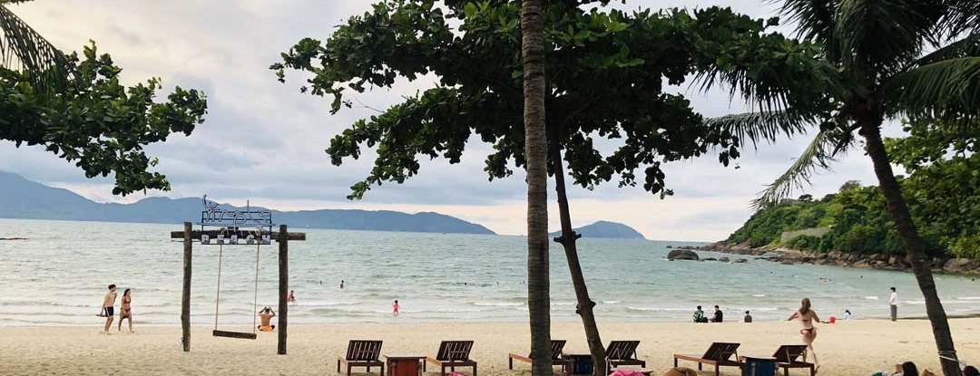 Simple Beach Tiên Sa, Sơn Trà, Đà Nẵng - bãi biển yên tĩnh với hàng dừa và ghế xích đu